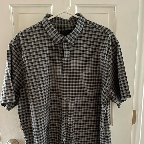 Men’s shirt sleeved casual shirt. - Picture 1 of 3